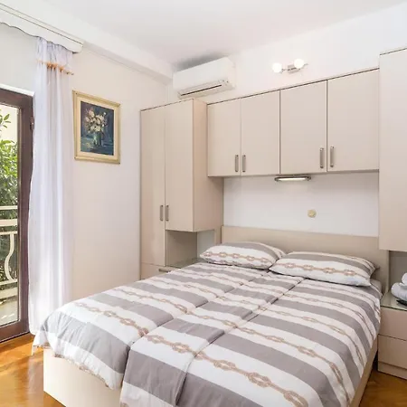 Beautiful In With Kitchen דירה