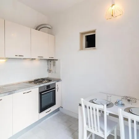 Beautiful In With Kitchen *