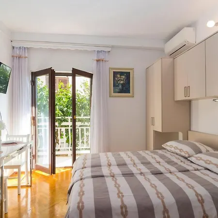 Beautiful In With Kitchen דירה פודסטראנה