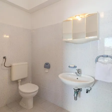 דירה Beautiful In With Kitchen