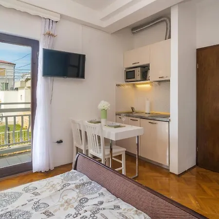 דירה Beautiful In With Kitchen